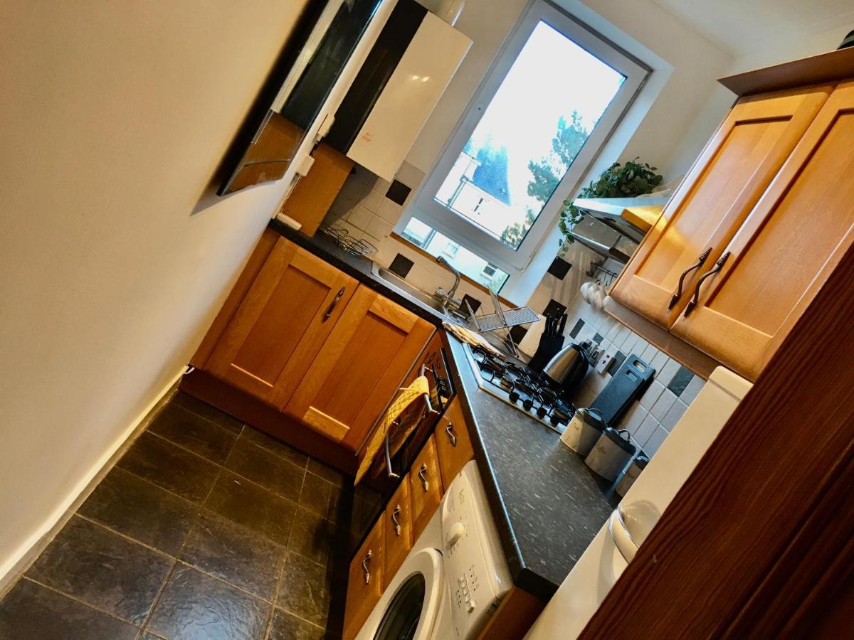 Cosy 2 Bedroom Central Apartment - Free Parking, Free Wifi Aberdeen Luaran gambar